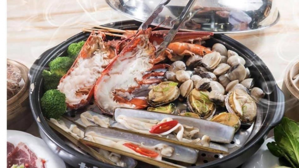 緣味小聚經典龍蝦海鮮蒸氣鍋餐買一送一 人均$174歎勻厚肉龍蝦/鮑魚海蝦/和牛