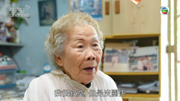 91歲「御用紙皮婆婆」許碧姬照顧腦中風女19年 入行31年永不言休60歲入行拍戲全為女兒