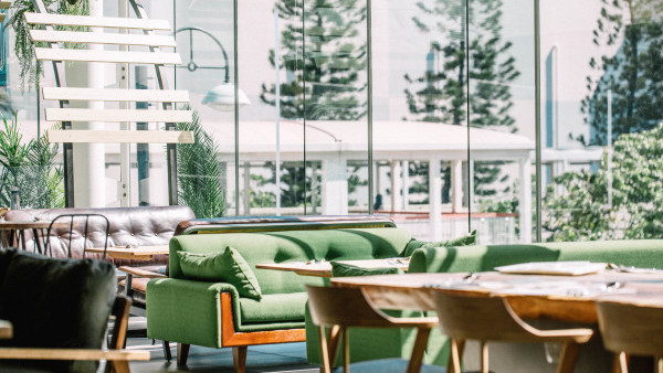 荃灣美食｜人氣簡約木系Cafe HOW進駐荃灣！  落地大玻璃+木系傢私打卡位、開幕優惠免費送飲品