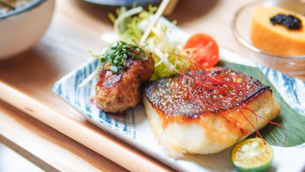 荃灣美食丨荃灣新開日系清新淺木Cafe「KoBaNe」三文魚籽蟹黃燴飯／雪葩蜜柑芝士撻／粟米焦糖酥盒！