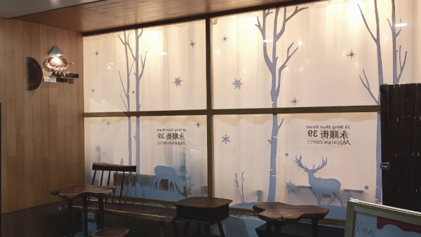 深水埗好去處｜教主《永順街39號》MV取景咖啡店！木系文青風裝潢/天花波波吊燈/暖色系燈光