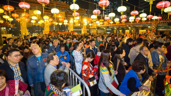 新年2023｜黃大仙祠頭炷香相隔2年復辦 年三十晚重新開放供市民進入