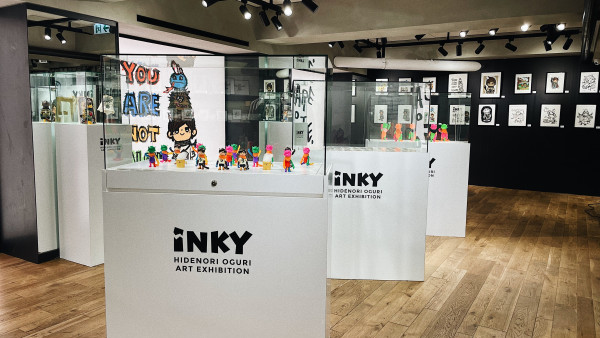 港島好去處｜日本潮流插畫家小栗英訓首個世界作品展登場！逾30幅原畫手稿/限量抽選玩具人偶/主題限定產品