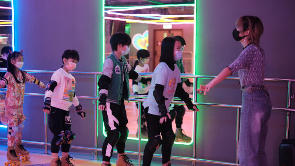 荔枝角好去處｜ 人氣Roller場15000呎新分店登場！懷舊Disco燈/氣氛霓虹燈/自拍大鏡（附收費詳情）