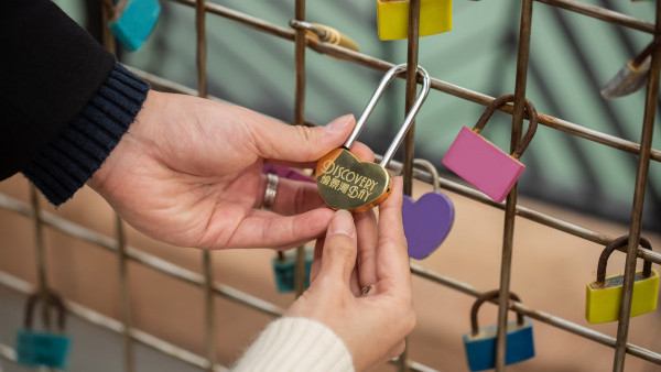 情人節好去處｜愉景灣情人節市集二月回歸！逾100個手作攤檔/3大浪漫打卡位/心鎖長廊/巨型心心燭光燈