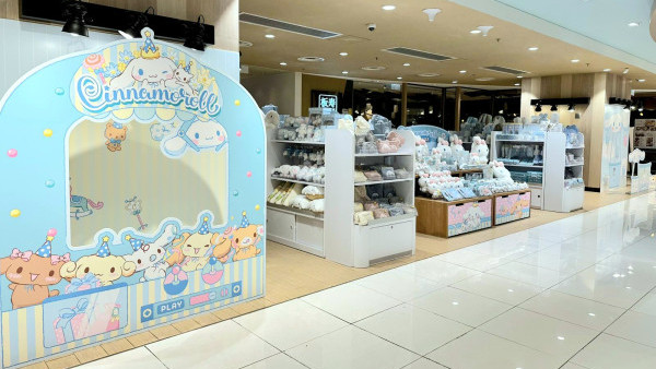 鰂魚涌好去處｜玉桂狗Cinnamoroll生日夢幻期間限定店登場！必買全新摺耳系列+生日限定精品/驚喜打卡位（附活動地點/時間詳情）