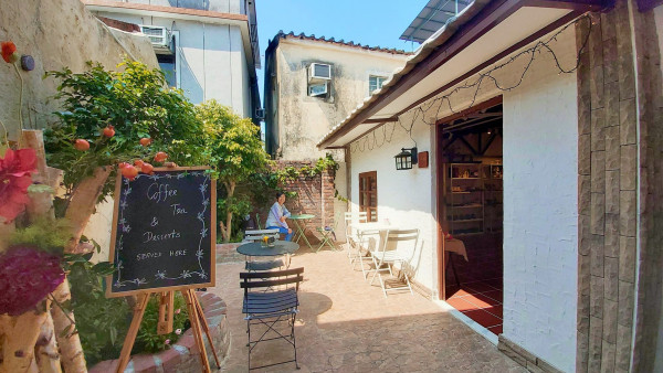 元朗好去處｜全新複合式紅磚小屋cafe+雜貨店 內外花草散佈歐陸風小庭院！（附餐廳位置詳情）