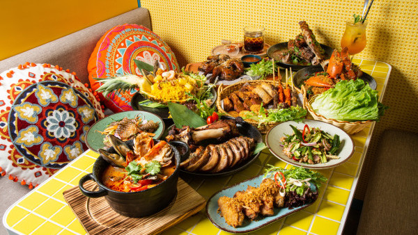 Lokman、Alton@Mirror夥拍阿Dee@Error做老闆！油麻地新開親民價泰國菜餐廳　戶外度假風打卡座位／必試足料慢煮牛肋骨／班蘭椰奶特飲