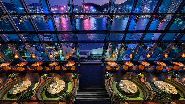 尖沙咀新開海景意大利餐廳酒吧「Vista Bar」   黑松露炸小牛排／氮氣Negroni雪糕／火紅雞尾酒