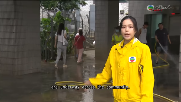 【黑雨襲港】TVB新聞女神林婷婷著雨衣踢拖落黃大仙採訪 鏡頭背後揭女神不為人知的一面