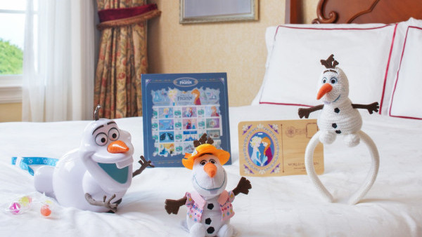 香港迪士尼樂園酒店新推Frozen主題房間佈置 9月起開放預訂包主題地氈/小白頭箍/阿德爾郵票/小白糖果盒 (附預訂連結)