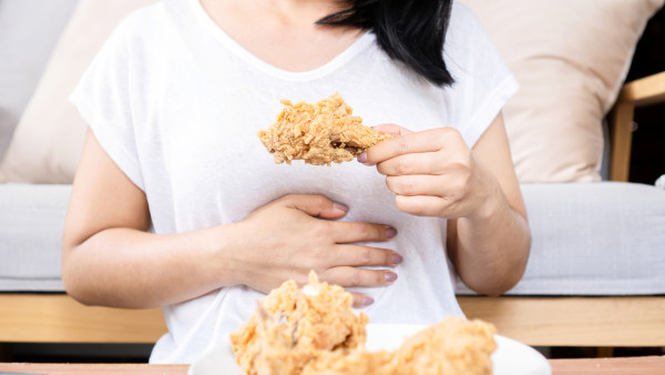 5個容易被忽視的癌症徵兆 食飯容易覺得飽／吞嚥困難