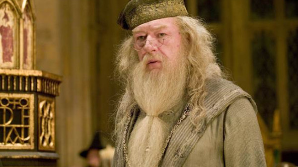 《哈利波特》校長「鄧不利多」演員Michael Gambon逝世享年82歲 由其家人發聲明證實死訊
