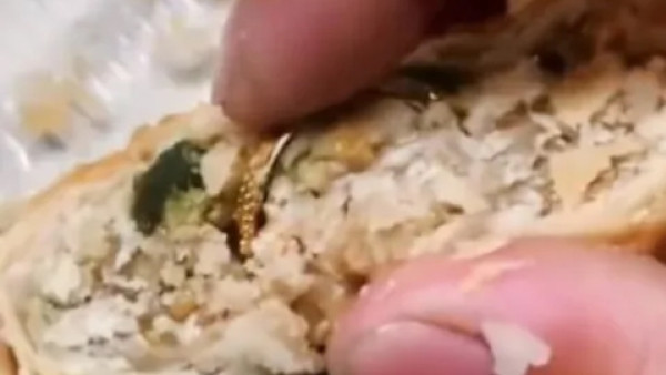 月餅咬到異物竟是金戒指 網民超羨慕:盲盒中獎了