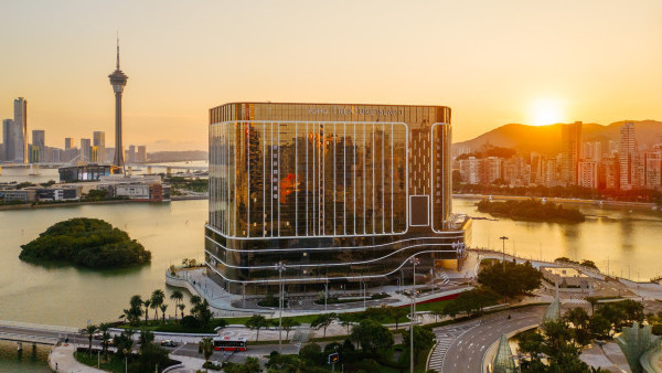 澳門新開YOHO金銀島名勝世界酒店首創露天風呂房！無邊際泳池隱藏睇煙花靚位(附免費穿梭巴士資訊)