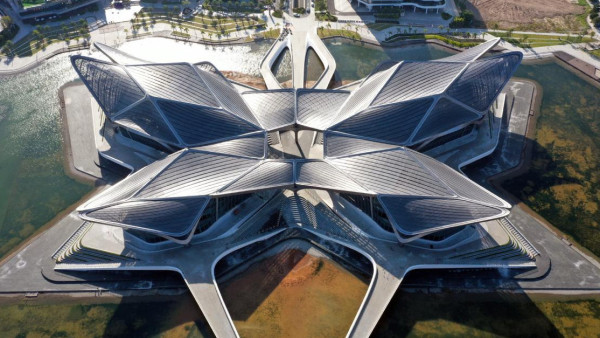 珠海好去處2024｜珠海全新地標金灣藝術中心下周開幕！蝴蝶外形／打卡旋轉樓梯