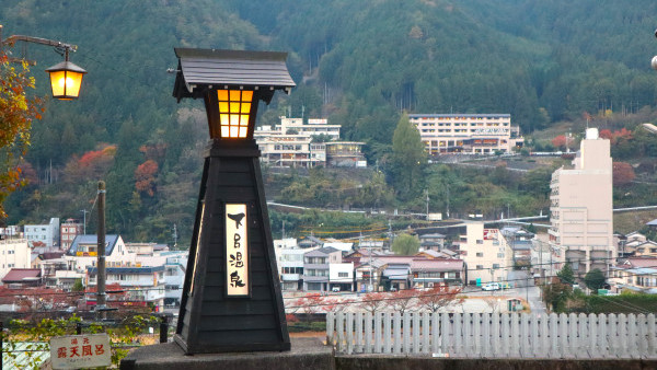 日本旅遊 | 下呂溫泉懶人包 泡日本三大名泉 $800入住90年歷史老旅館 溫泉街上邊浸足湯邊食打卡甜品 