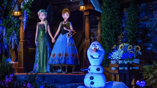 媽媽乘魔雪奇幻之旅期間餵哺 被攝影機拍下這幕！支持反對各有聲音