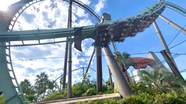 大阪USJ過山車最高處緊急停駛 全車半空驚嚇倒吊45分鐘