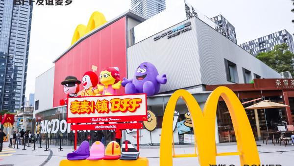 深圳 BFF 友誼麥歲藝術展 蘋果樹 + 麥當勞叔叔長椅 / 麥麥小鎮瘋狂影相 