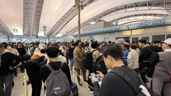 大阪關西機場出境大排長龍等足1.5小時！直撃Check in過關時間／教你1招行快捷通道