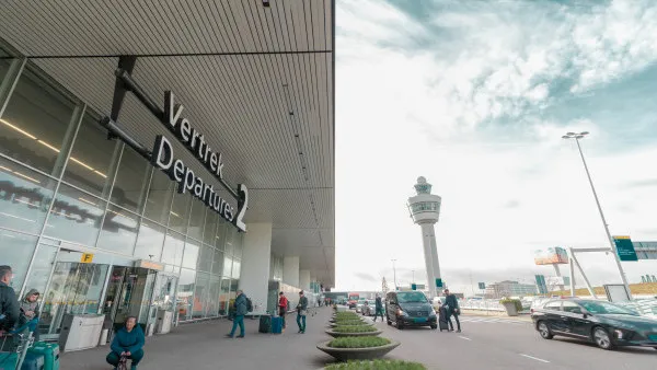 日男在荷蘭機場賺旅費 以簡單1物成功賺大錢！足夠用足10日
