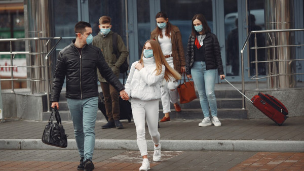 新年歐遊注意｜兩周逾200萬人感染 歐洲遭3病毒夾擊 法意西班牙醫療臨爆煲