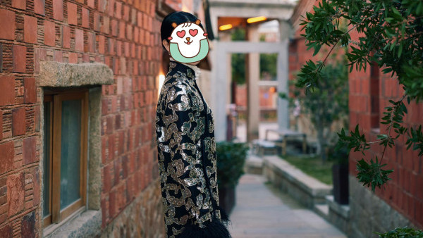 視后級「凍齡靚媽」體驗中國傳統簪花 網民激讚美貌更勝從前：拋離網紅幾條街