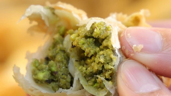 均香餅家大熱開心果角仔 意大利開心果醬製餡 排 2-3 小時走唔甩！