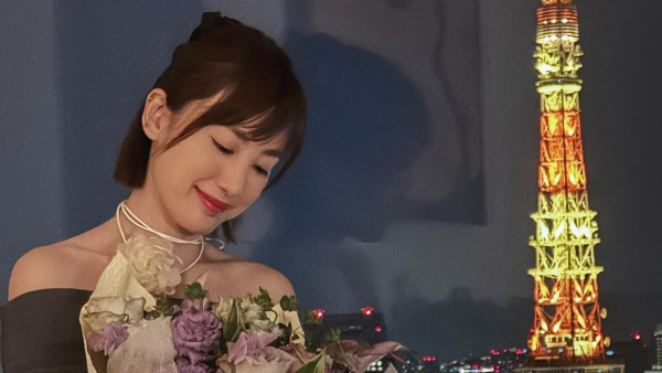 34歲蔣家旻認愛圈外男友拍拖逾一年 酒店房內黑絲戰鬥格晒腿收花冧到爆