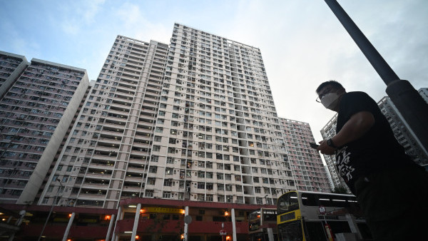 觀塘屋邨狂收投訴清潔差！物管貼通告：稱要求承辦商表現欠佳