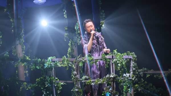 鄭中基相隔7年再攻台北小巨蛋感觸落淚！慶祝52歲獲請食「這款」特色蛋糕