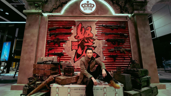 怒火漫延｜謝霆峰現身灣仔會展 新戲造型撞樣史泰龍經典作品?