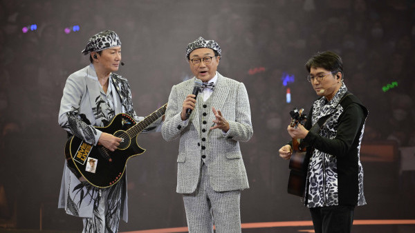 「歌神」許冠傑演唱會向黃霑致敬 許冠文想參加《中年好聲音》被嫌老？