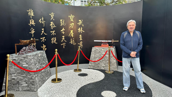 曾俊華假日留港睇足3大展覽！曝兒時金庸回憶 文末寄語香港「不容有失」