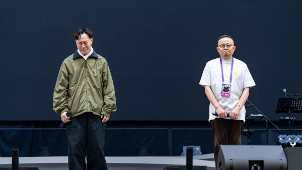 陳奕迅身體不適臨開場取消演出 激動爆喊向歌迷鞠躬道歉