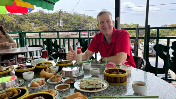 美國駐港澳總領事大帽山行山 傳統茶樓歎自助點心獲讚識食