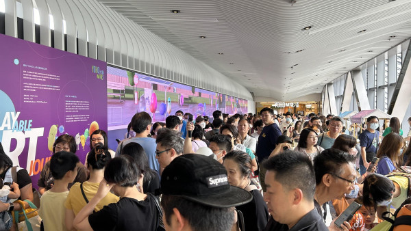 元朗新商場開幕！YOHO MIX元點/YOHO PLUS免費派雪糕  市民大排長龍換禮物