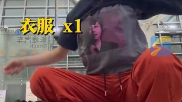 內地女狂著20件衫上身慳近$2000行李費！最後成功登機惹網民熱議