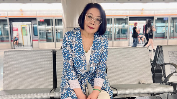 李司棋搭地鐵過海發現隔籬位有垃圾 化身清潔龍阿德語重心長講「荷媽經」