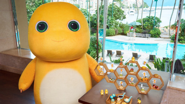 香港黃金海岸酒店全新奶龍主題！3.5米高巨型衝浪奶龍打卡位／奶龍主題下午茶／Staycation優惠