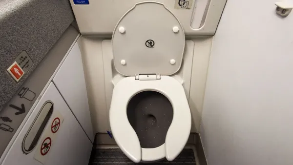 飛機廁所暗藏神秘開關！更乾淨衛生 連空姐都唔知？