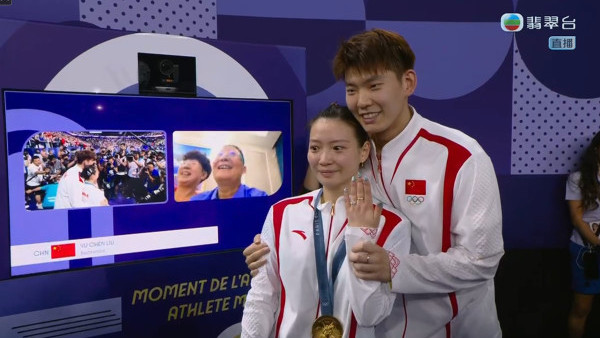巴黎奧運丨黃雅瓊順利奪得羽毛球混雙金牌 獲男友劉雨辰驚喜當眾下跪求婚