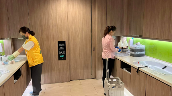 海味店員佔用商場育嬰室洗海參 港媽勸阻反遭鬧？2間海味店回應致歉