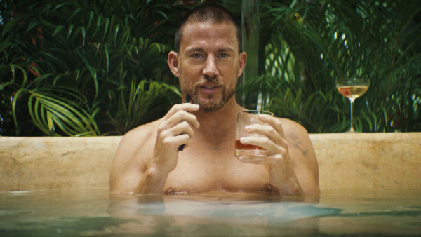 《求救眨眨眼》由派對變噩夢驚慄片 導演素兒卡維斯稱劇情抽水娛樂圈醜聞