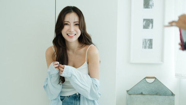 「拜金港姐」蔡嘉欣宣布正式離巢TVB回復自由身 榮升人妻後生活愈見富貴