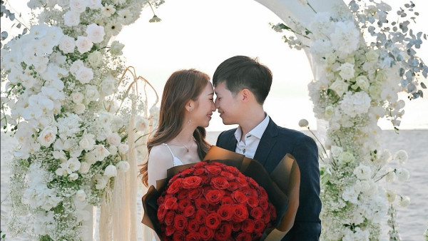 TVB財經小花曾曉婷晒巨鑽宣布結婚！未婚夫求婚大陣仗放煙花極浪漫