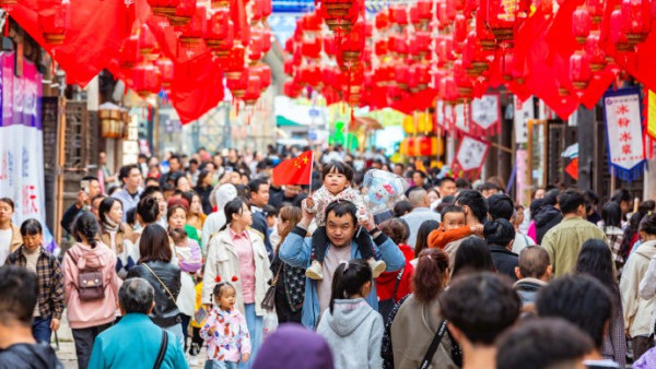 2025國慶中秋長假期：避人潮秘技！各口岸預計高峰時段