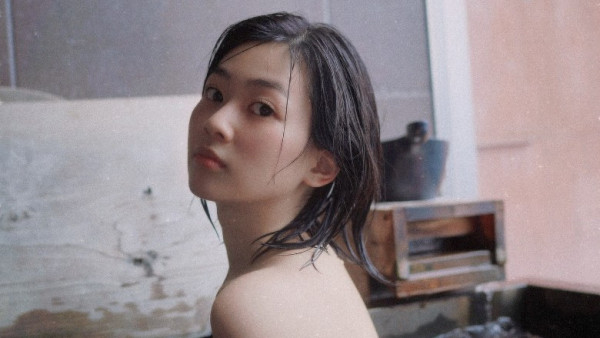 郭柏妍Po裸浸溫泉出浴照性感大解放 疑因尺度太大急急刪相保形象？