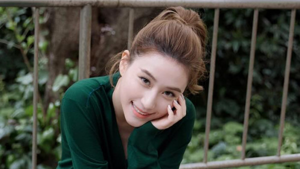 賭王千金何超蓮萬聖節cosplay扮垃圾 超真實造型獲網民大讚：好玩得